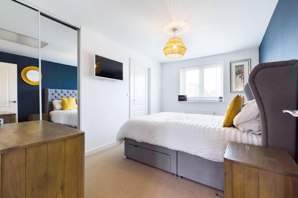 Chic City Centre Apartment With Allocated Parking สวอนซี ภายนอก รูปภาพ