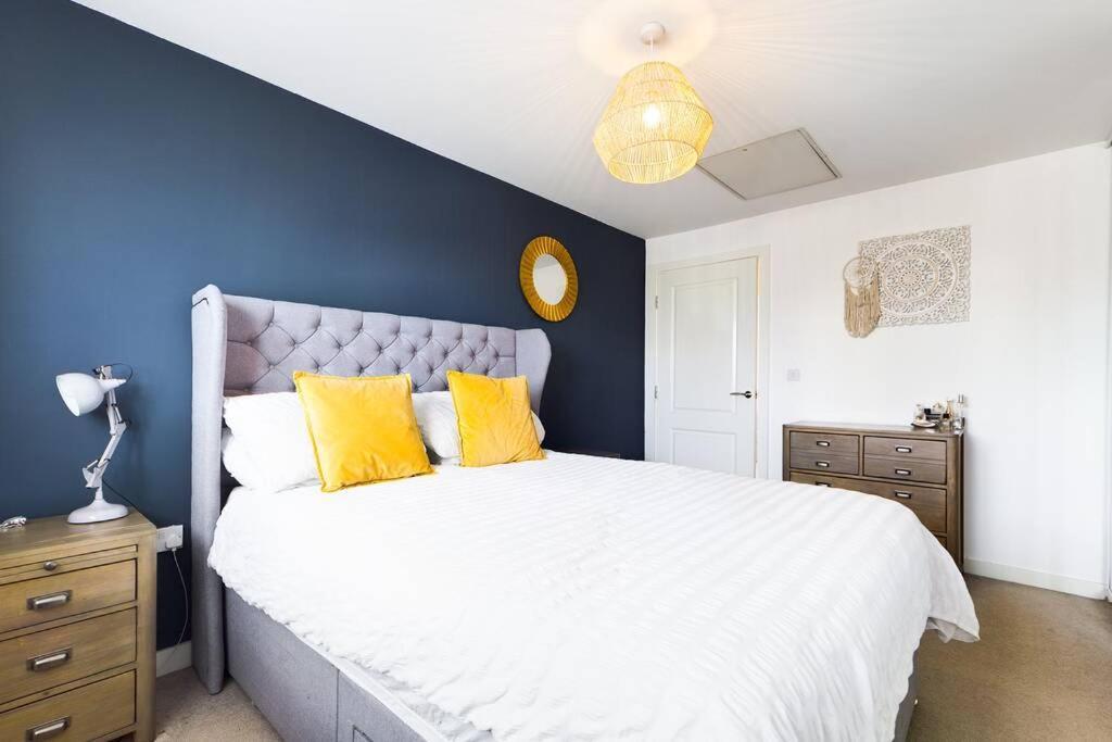Chic City Centre Apartment With Allocated Parking สวอนซี ภายนอก รูปภาพ