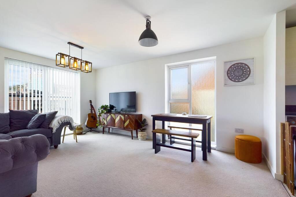 Chic City Centre Apartment With Allocated Parking สวอนซี ภายนอก รูปภาพ